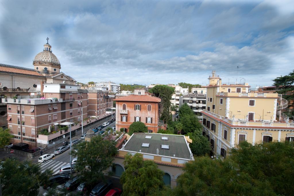 Domus Castroni Pompeo Magno Bed & Breakfast Rome Exterior photo