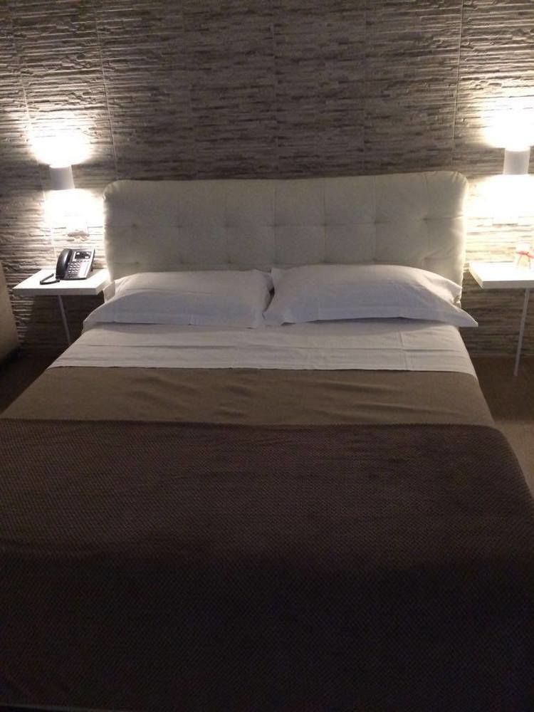 Domus Castroni Pompeo Magno Bed & Breakfast Rome Exterior photo
