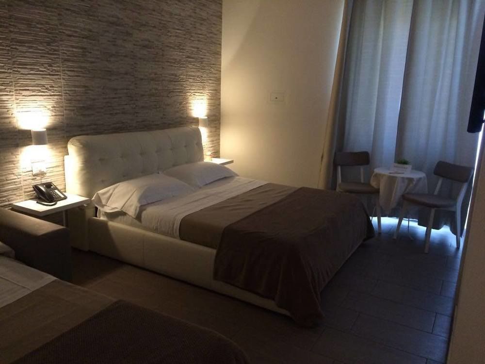 Domus Castroni Pompeo Magno Bed & Breakfast Rome Exterior photo