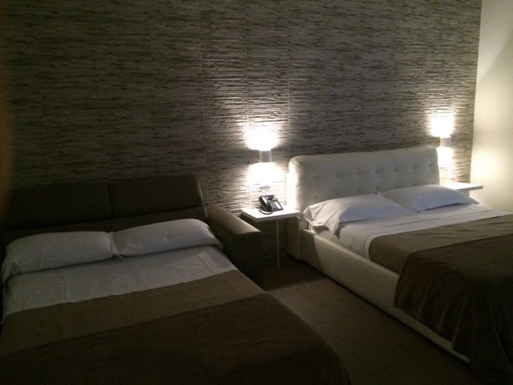 Domus Castroni Pompeo Magno Bed & Breakfast Rome Exterior photo