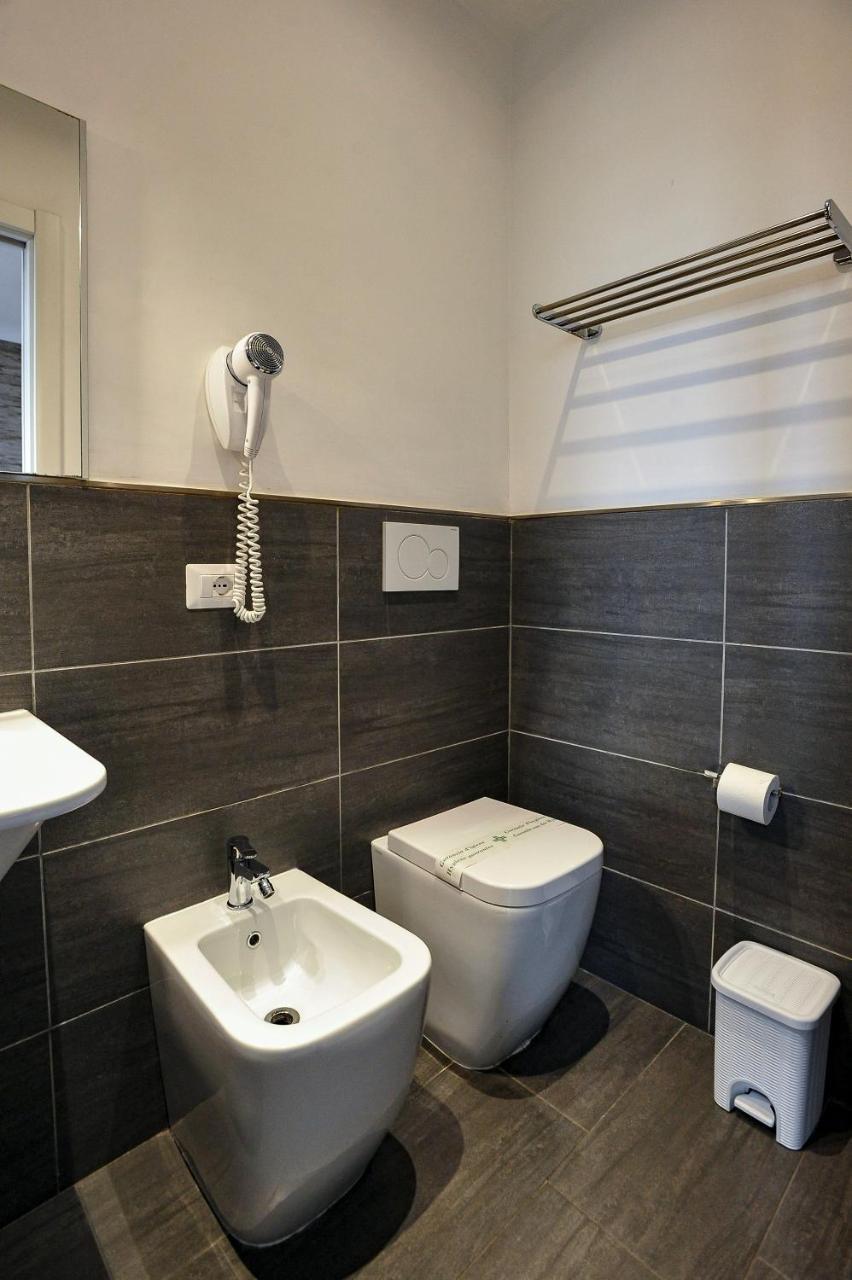 Domus Castroni Pompeo Magno Bed & Breakfast Rome Exterior photo