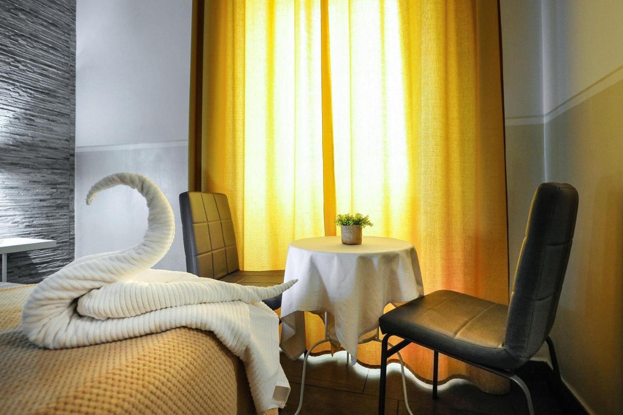 Domus Castroni Pompeo Magno Bed & Breakfast Rome Exterior photo